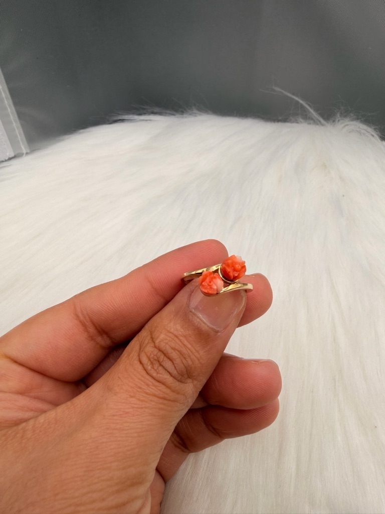 10k Yellow Gold Vintage Flowerscoral Ring Size 6.